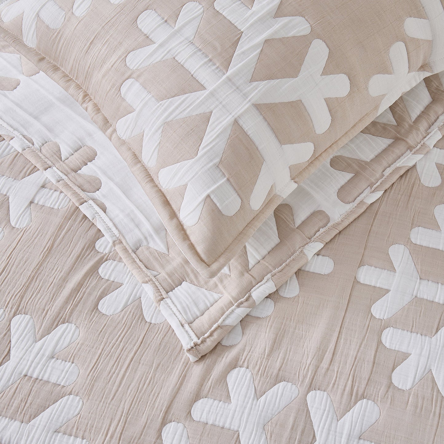 Matelassé Snowflake Quilt Set - Nino Collection